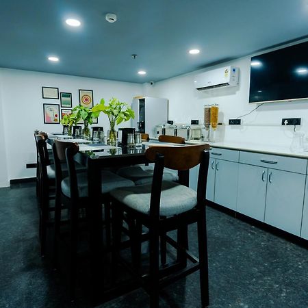 Bedchambers Luxury Apartment Near Golf Course Road Гургаон Экстерьер фото