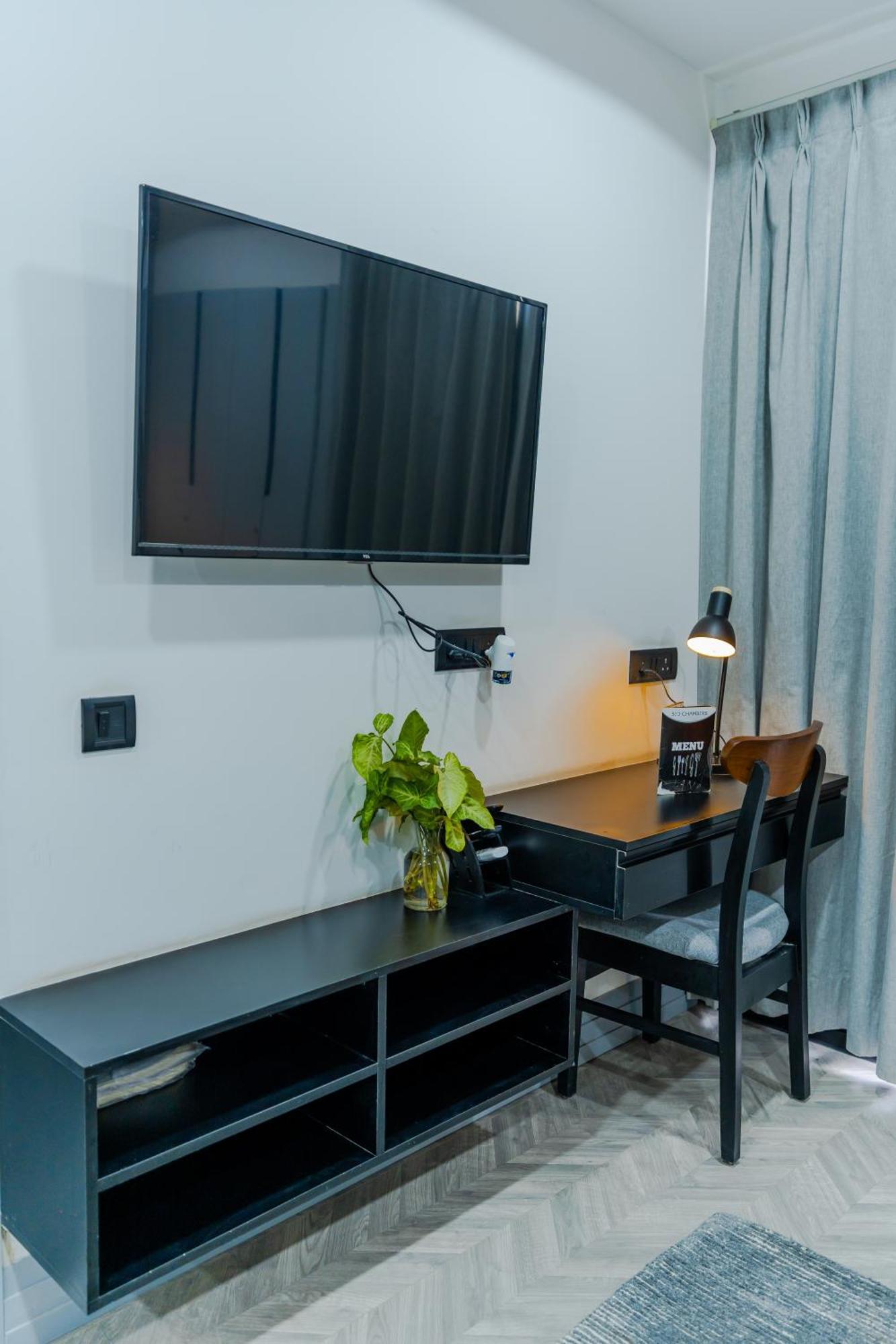 Bedchambers Luxury Apartment Near Golf Course Road Гургаон Экстерьер фото