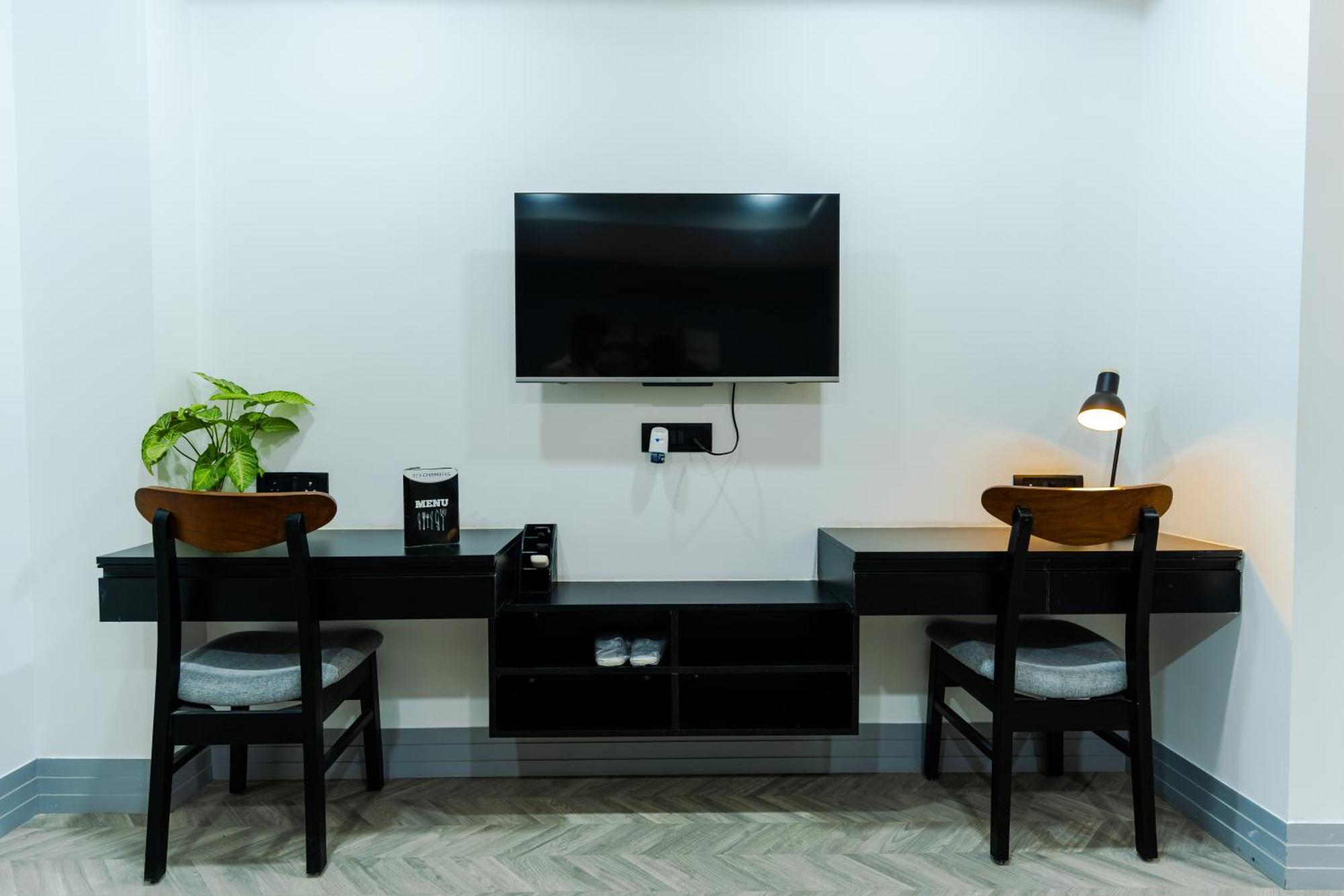Bedchambers Luxury Apartment Near Golf Course Road Гургаон Экстерьер фото