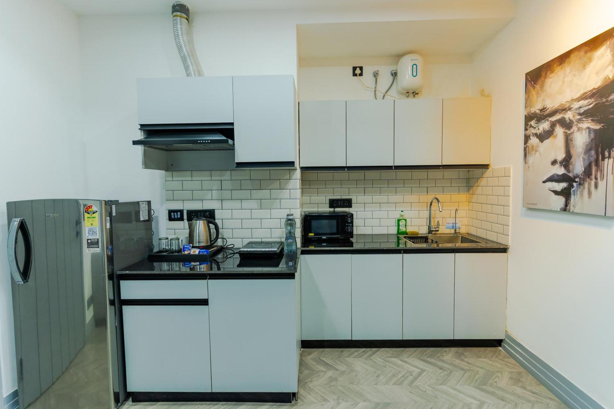 Bedchambers Luxury Apartment Near Golf Course Road Гургаон Экстерьер фото