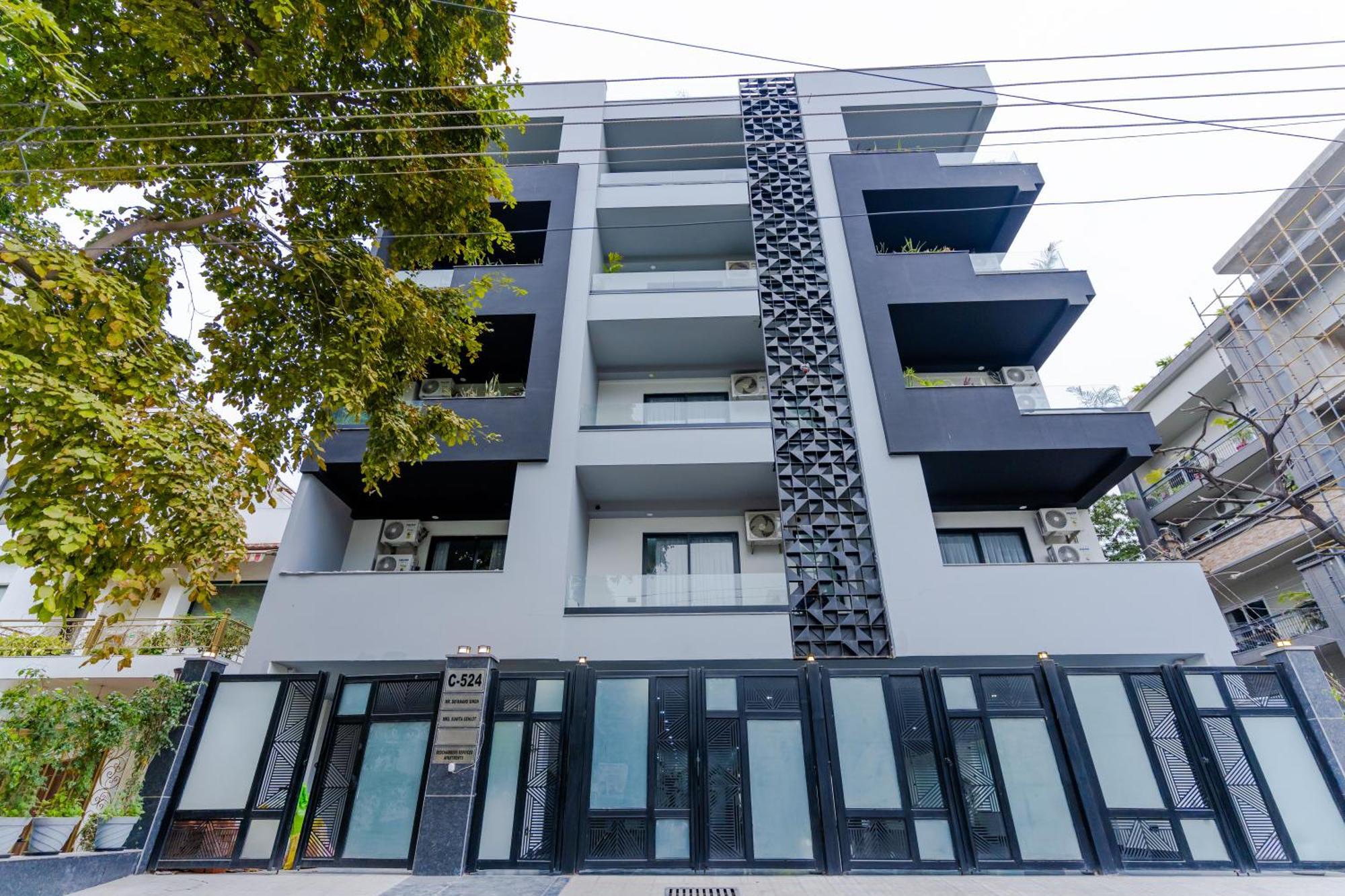 Bedchambers Luxury Apartment Near Golf Course Road Гургаон Экстерьер фото