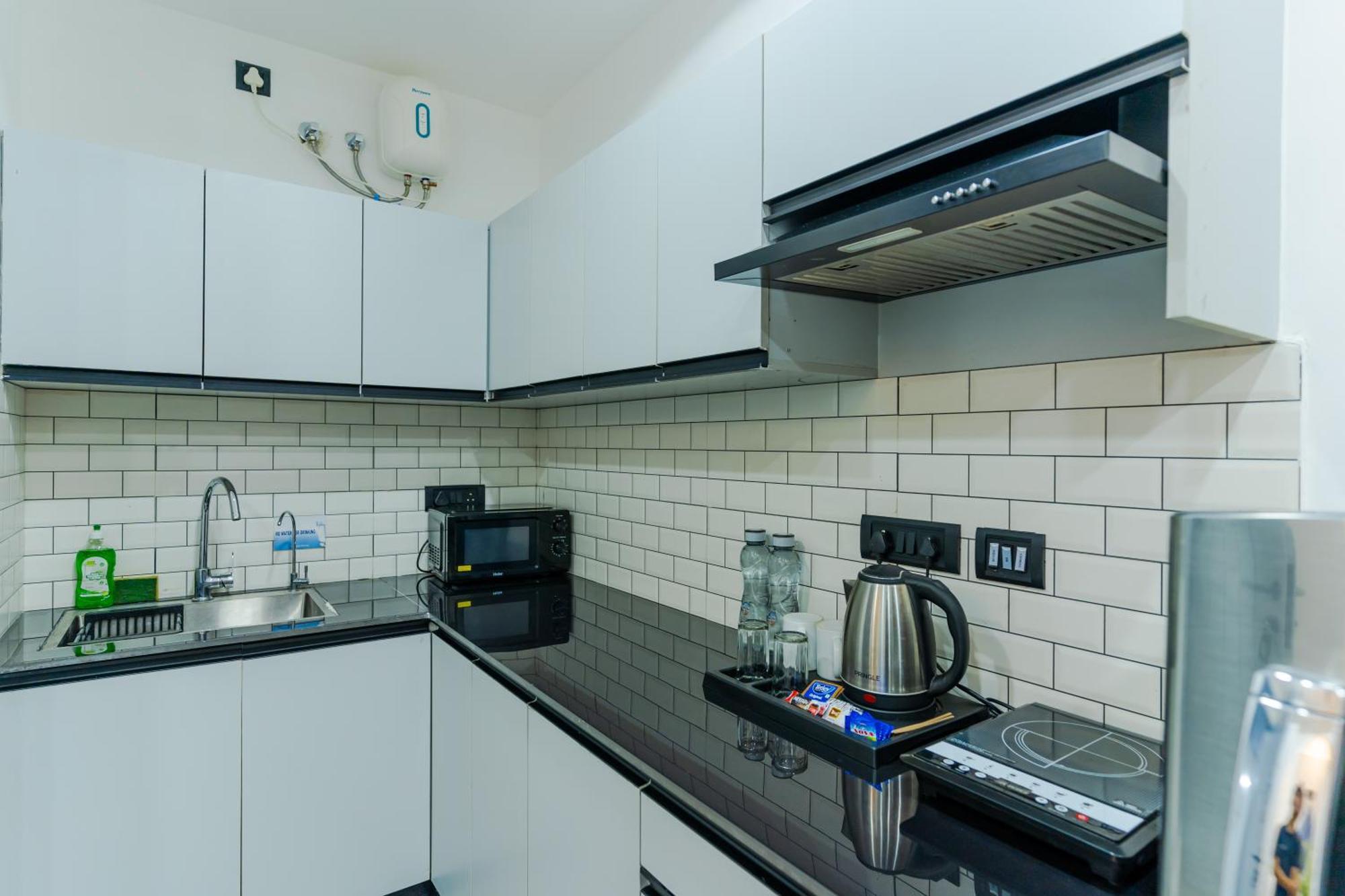 Bedchambers Luxury Apartment Near Golf Course Road Гургаон Экстерьер фото